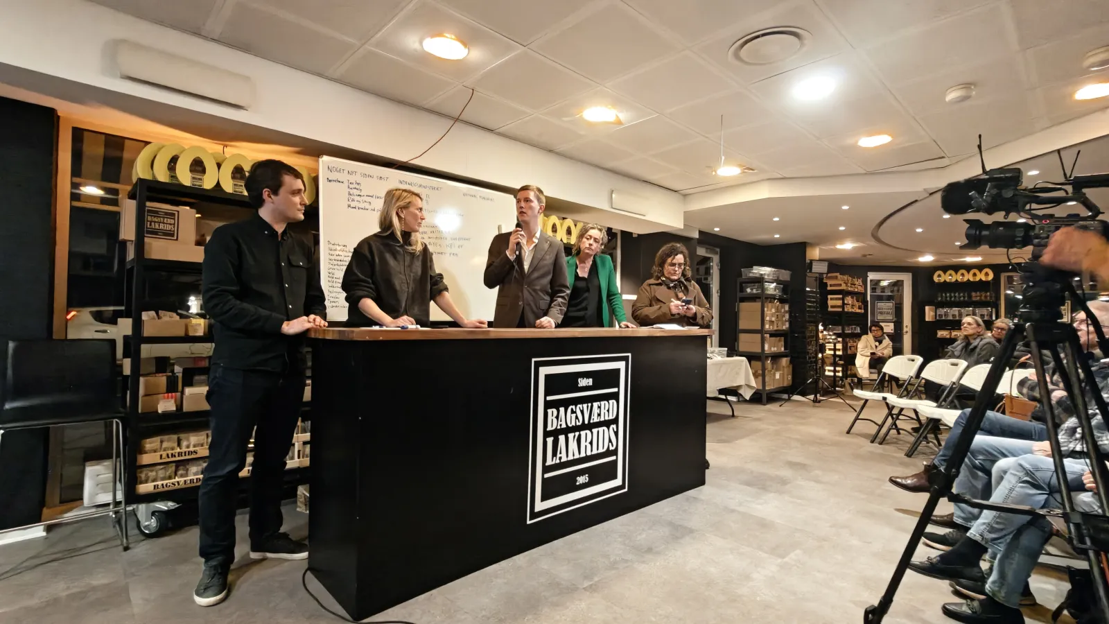 Paneldebat med deltagere og publikum